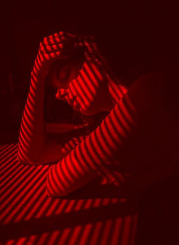 Фотосессия с красным светом