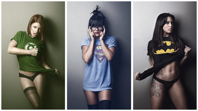 Девушка в майке Бэтмена