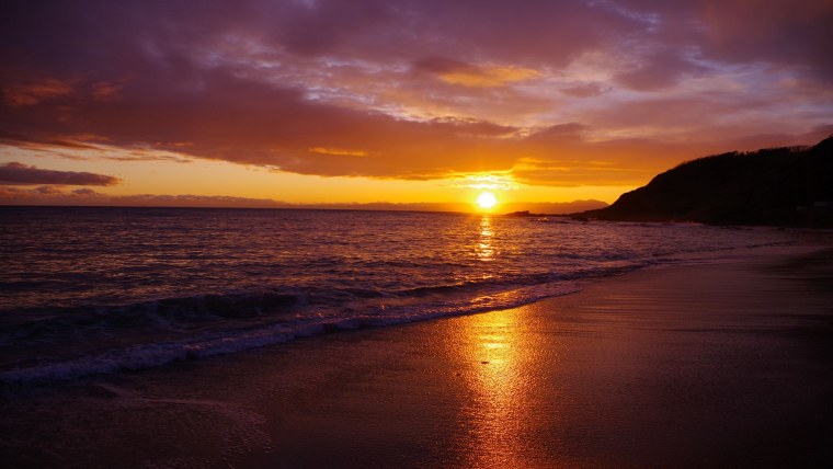 Вечерний закат над морем