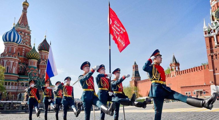 Ввнос Знамя победвмнамкрасной площпди