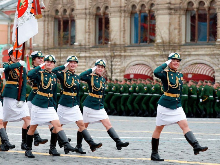Курсантки на параде Победы в Москве