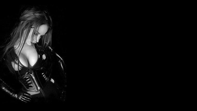 Тёмные обои девушки