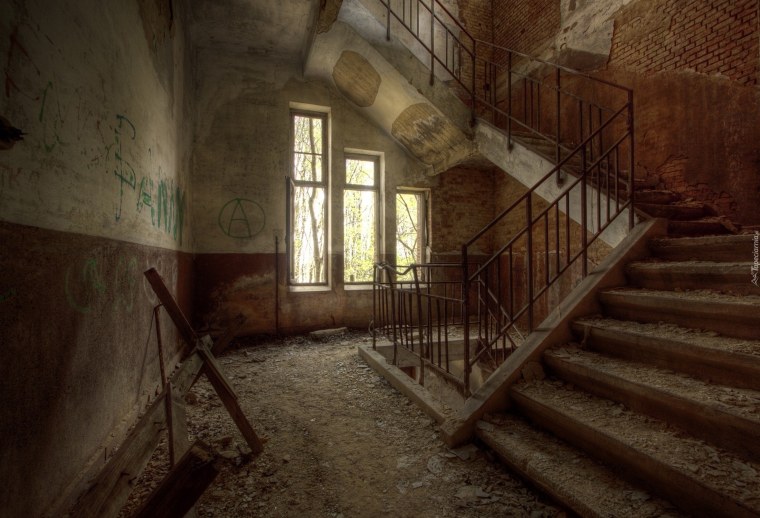 Заброшенное здание изнутри