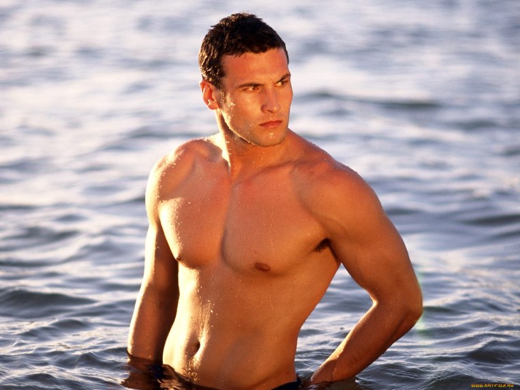 Красивые крепкие мужчины