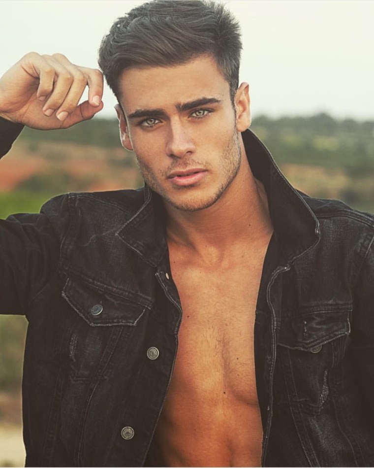 Джордж дель Рио Ромеро в полный рост