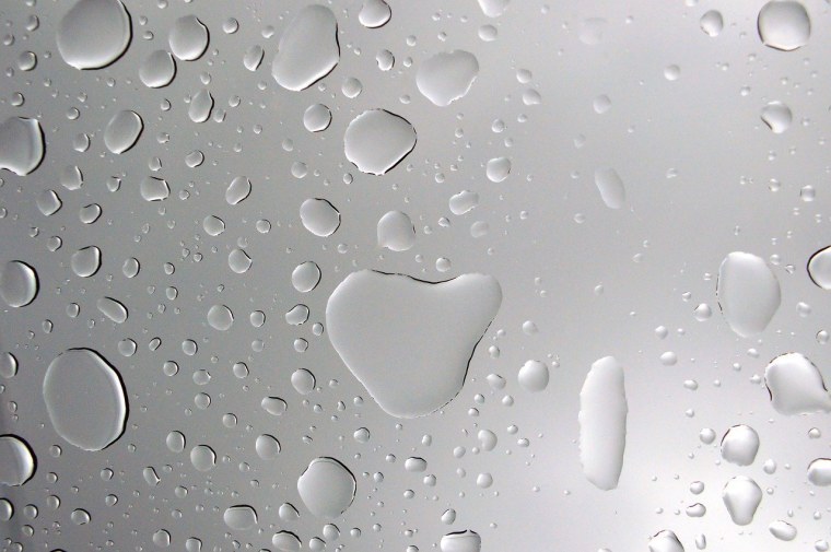 Капли на сером фоне