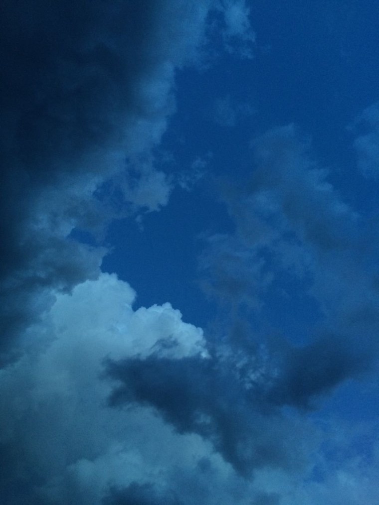 Ночное небо с луной зимой