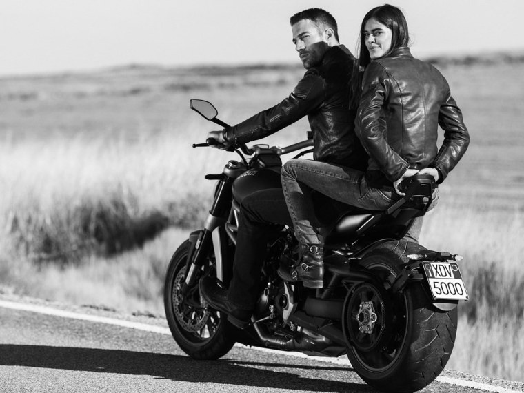 Алиша бет Мур с мужем