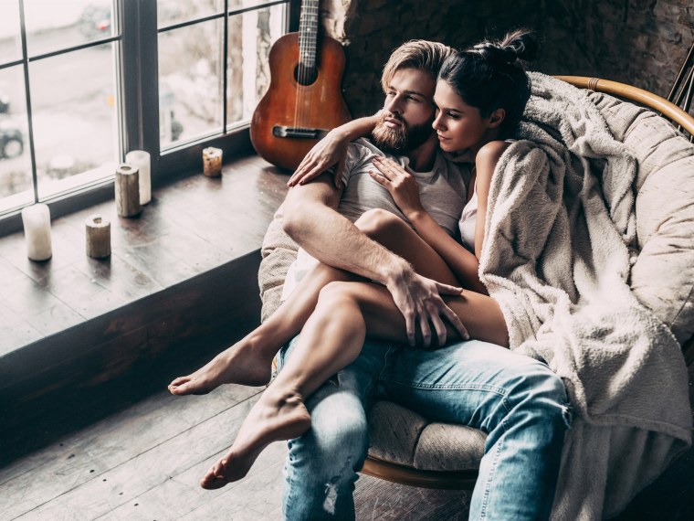 Объятия мужчины и женщины