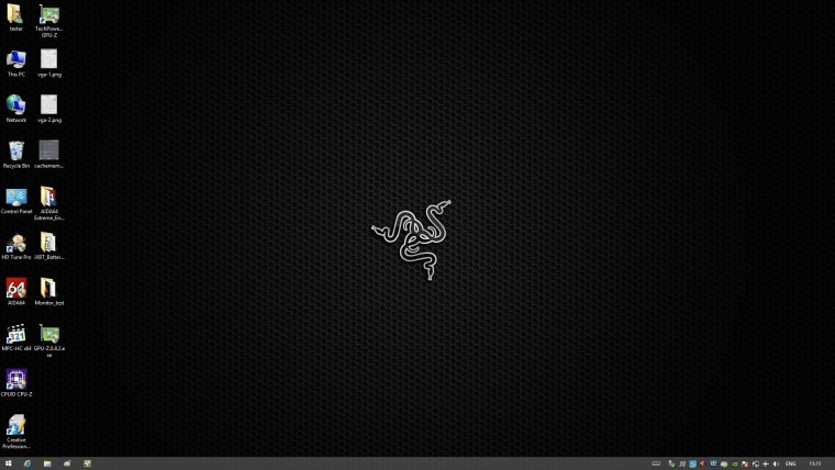 Лана Роудс в купальнике