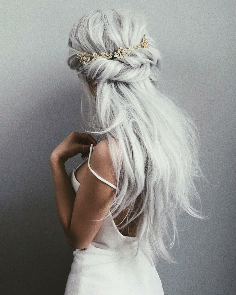 Кипельно белые волосы