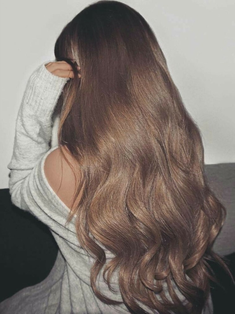 Густые русые волосы