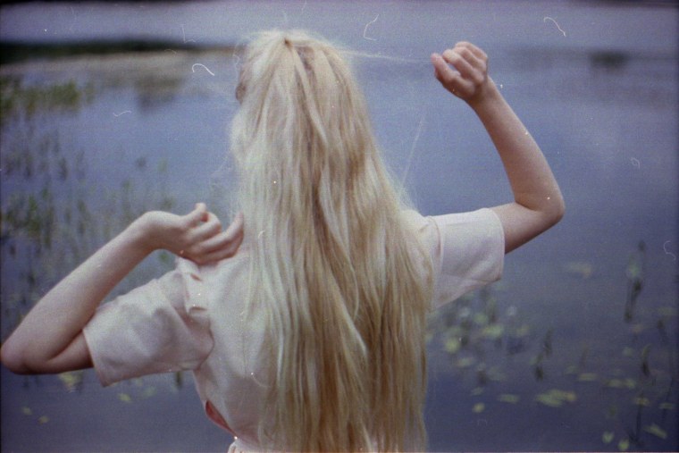 Девушка со светлыми волосами Эстетика