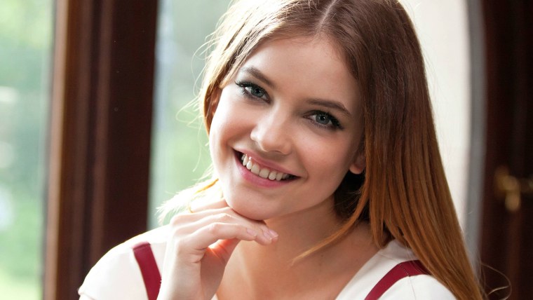 Барбара Палвин улыбка