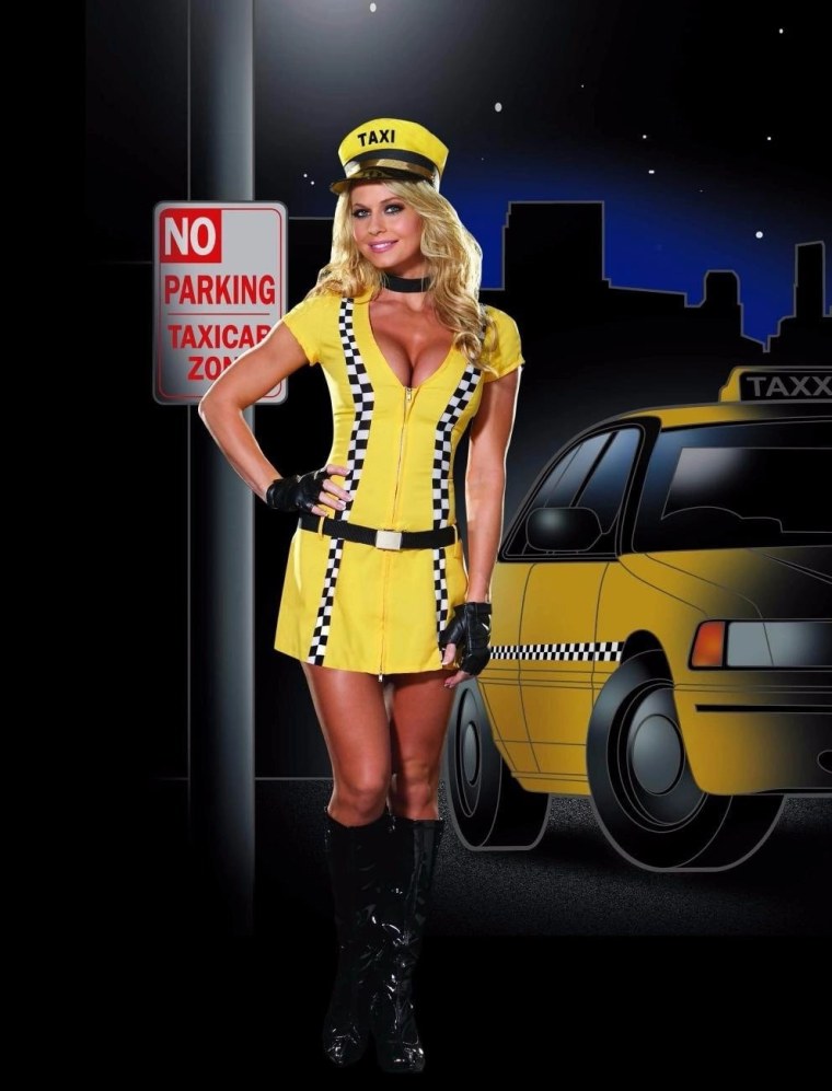 Красивая девушка в такси