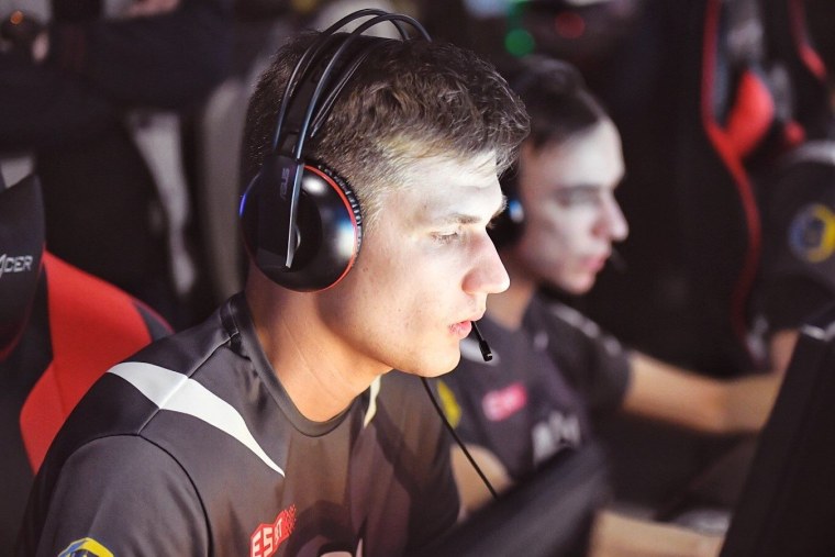 Хантер Ковач КИБЕРСПОРТСМЕН