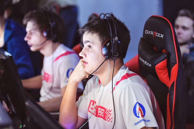 Эмиль Крестинс киберспорт