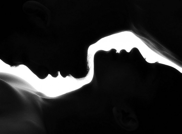 Силуэт в окне