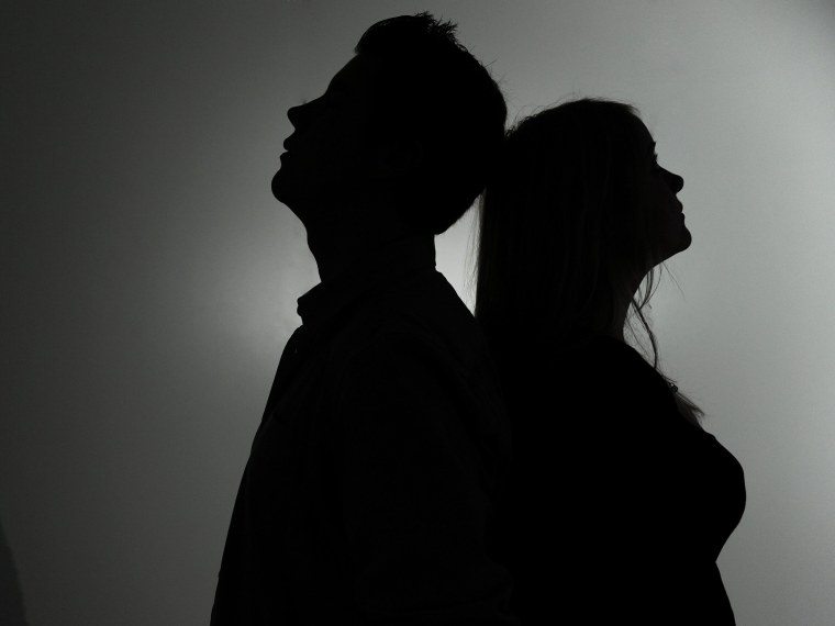 Танцующая пара в темноте