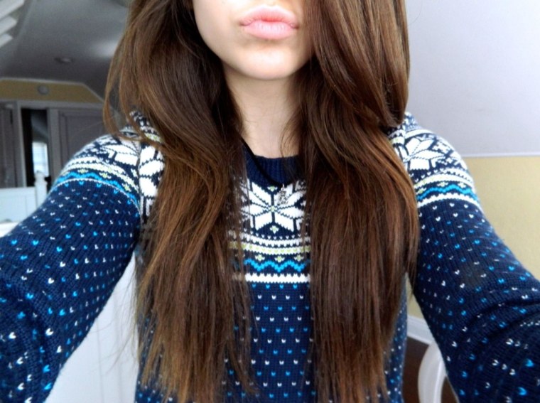 Девочка 14 лет с коричневыми волосами