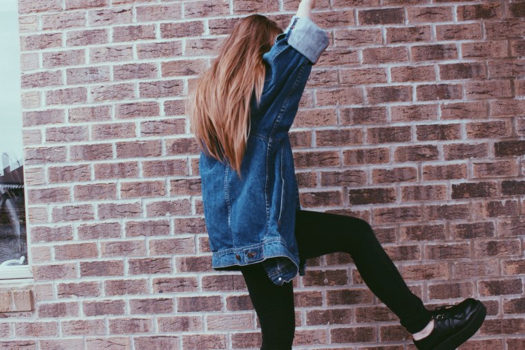 Топовые девушки русые волосы