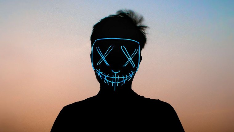 Чувак в капюшоне