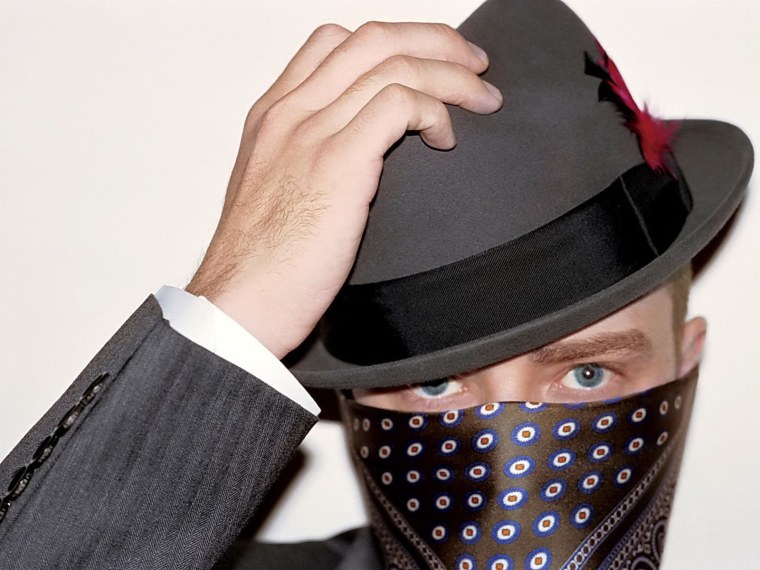 Человек в черной маске