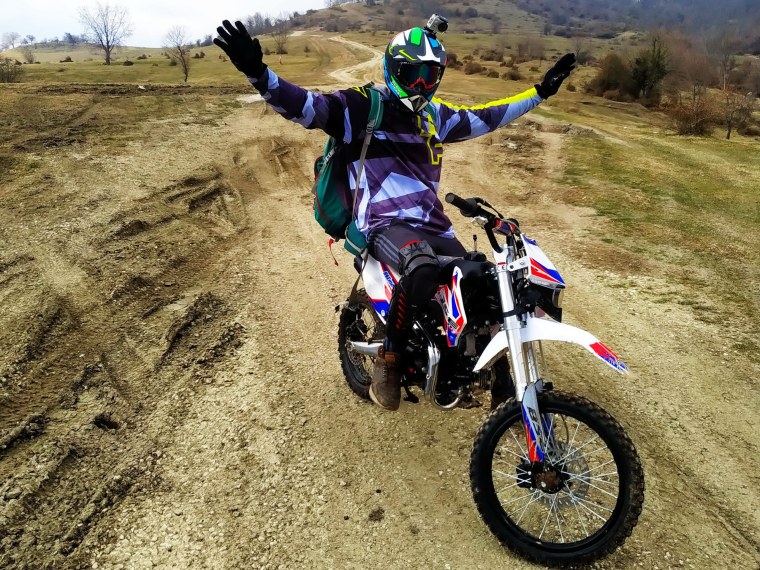 Питбайк с человеком