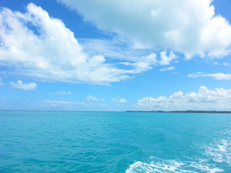 Голубое небо и море