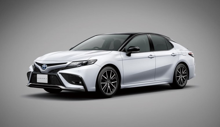 Тойота Камри 2021