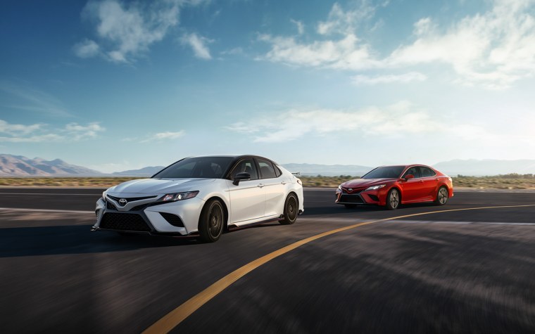 Тойота Camry 2020