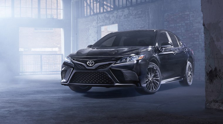 Toyota Camry 2021 черная