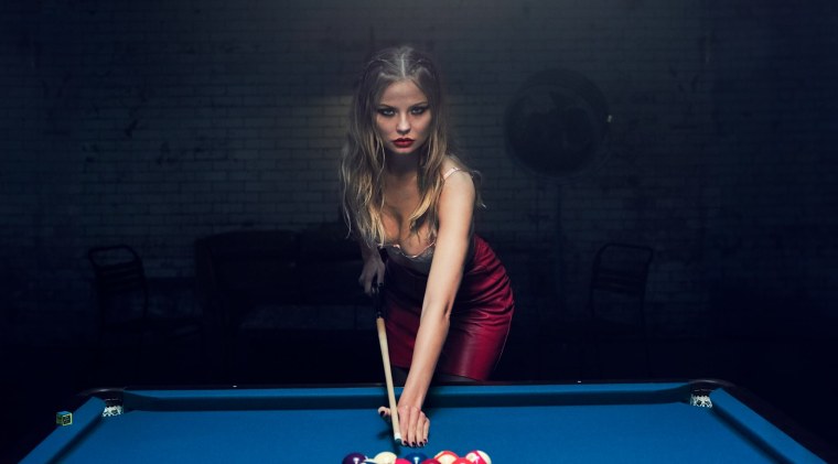 Бильярд девушки