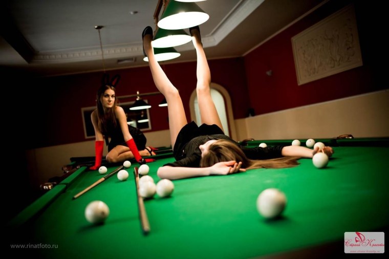 Фотосессия с бильярдным столом