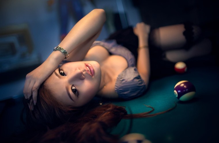 Бильярд девушки