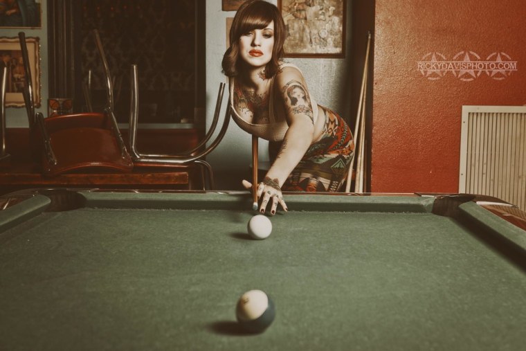 Бильярд девушки