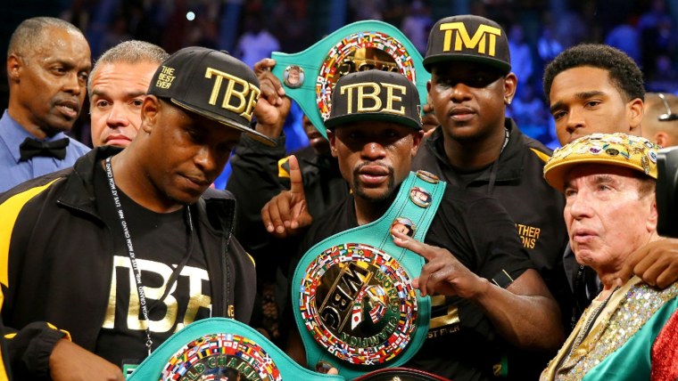 Флойд Мейвезер с поясом WBC