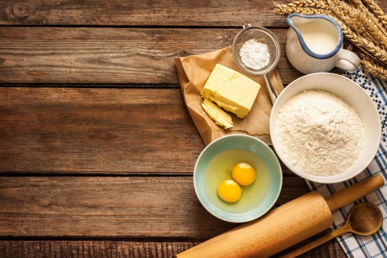 Овощи на деревянном столе