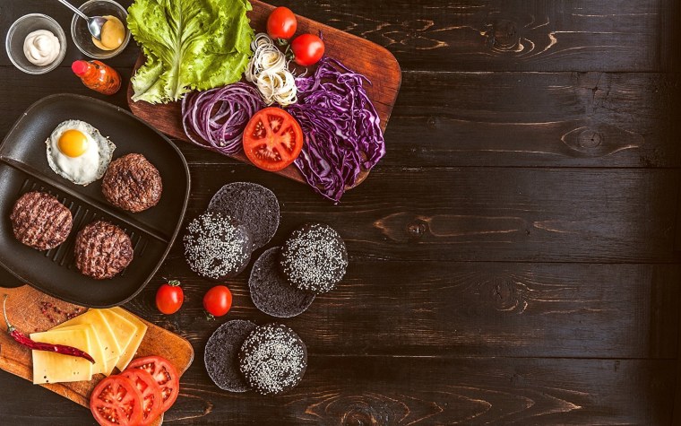 Ингредиенты на деревянном фоне