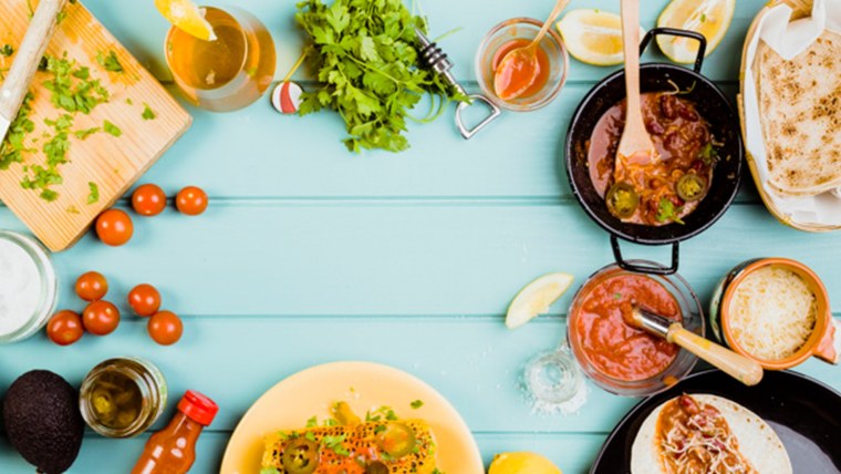 Стол с едой