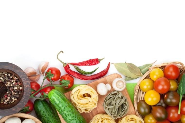 Еда на деревянном столе