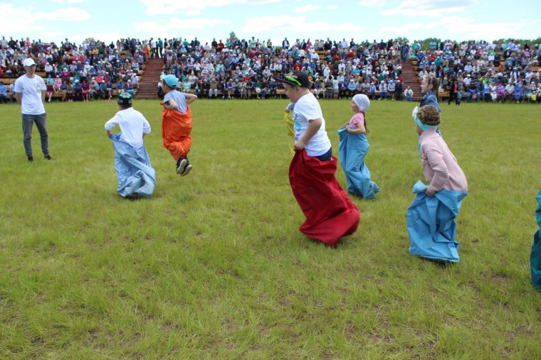 Бой мешками на бревне