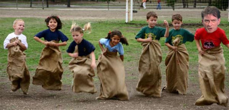 Прыгает в мешке
