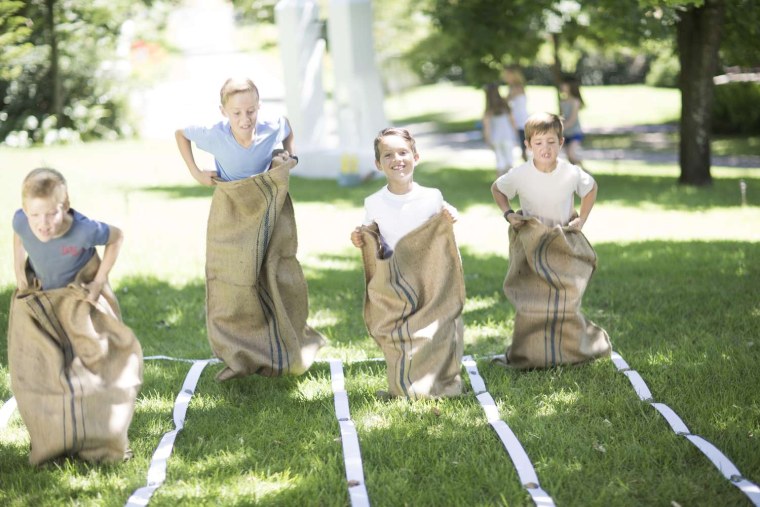 Конкурс бег в мешках