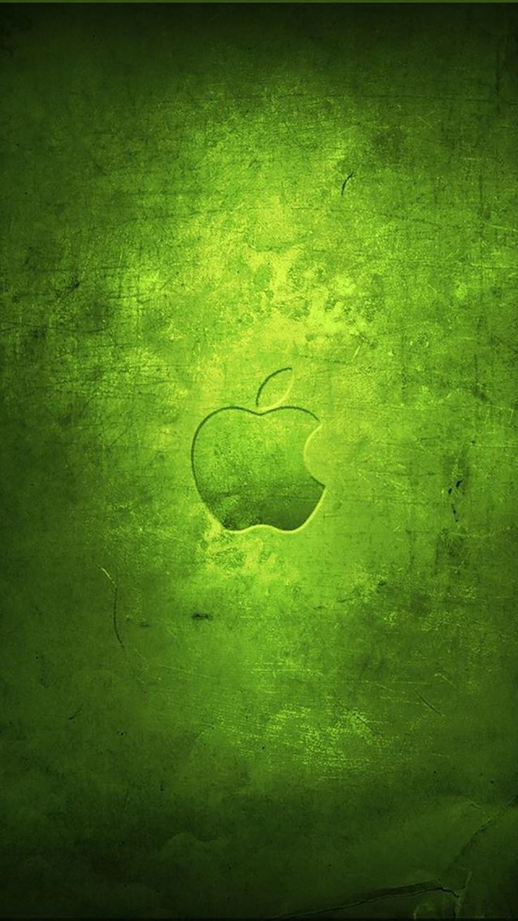 Айфон на зеленом фоне