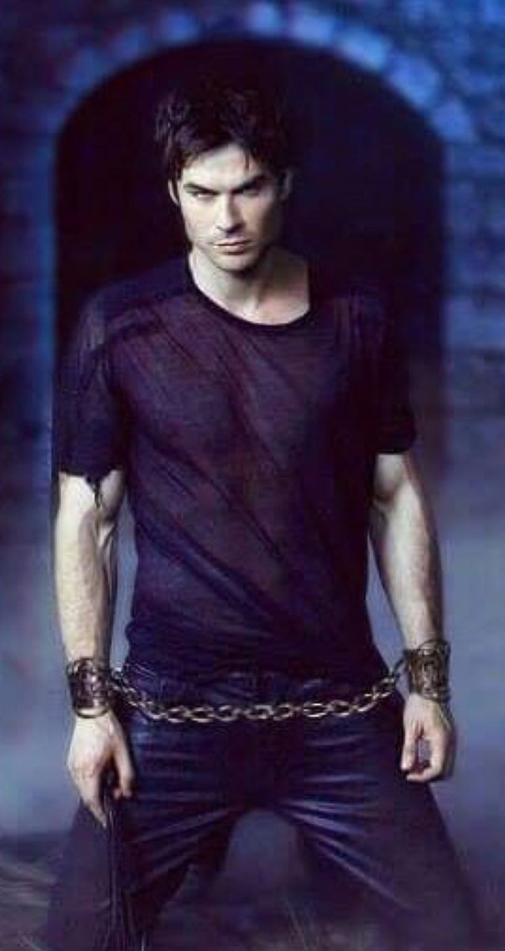 Йен Сомерхолдер в пальто