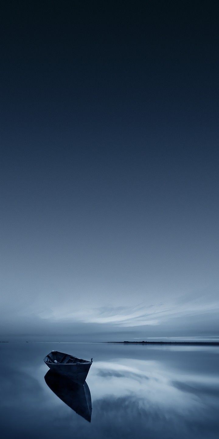 Голубое небо и море