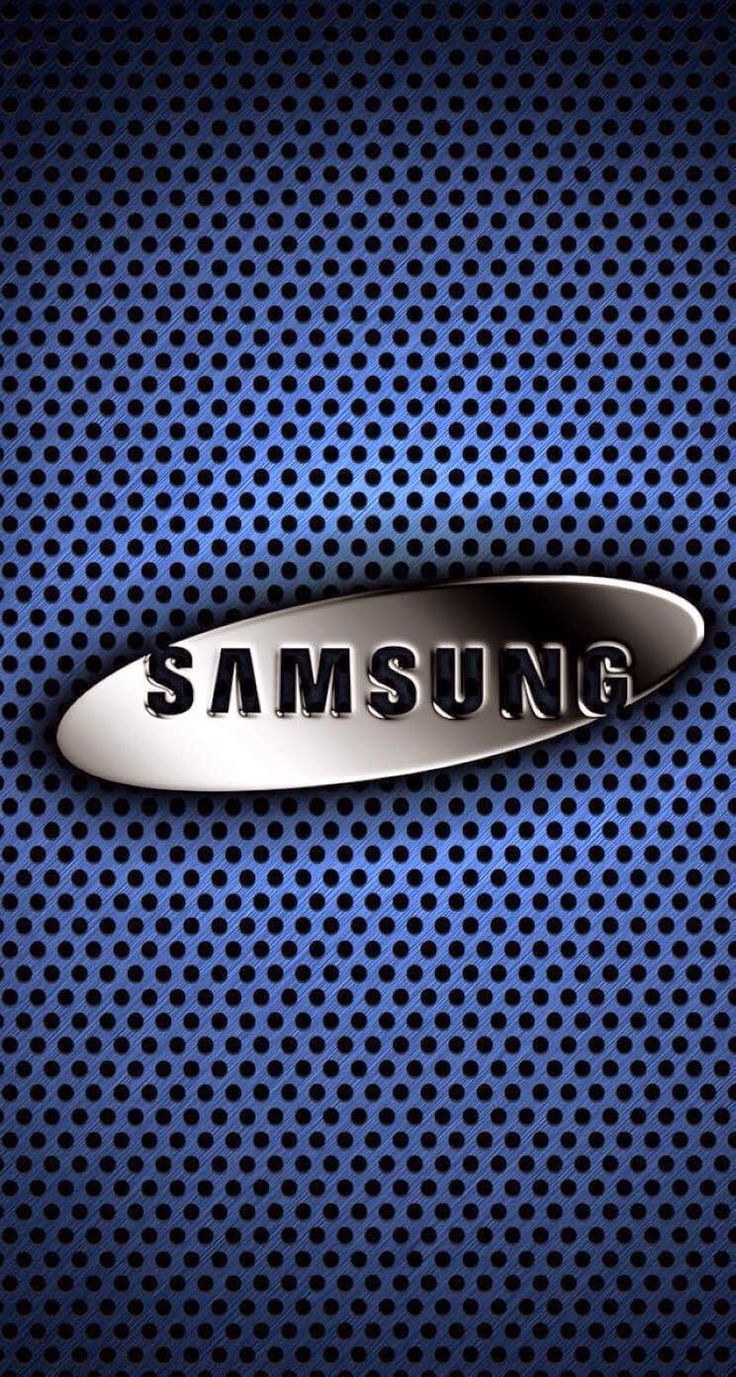 Обои с вырезом под камеру