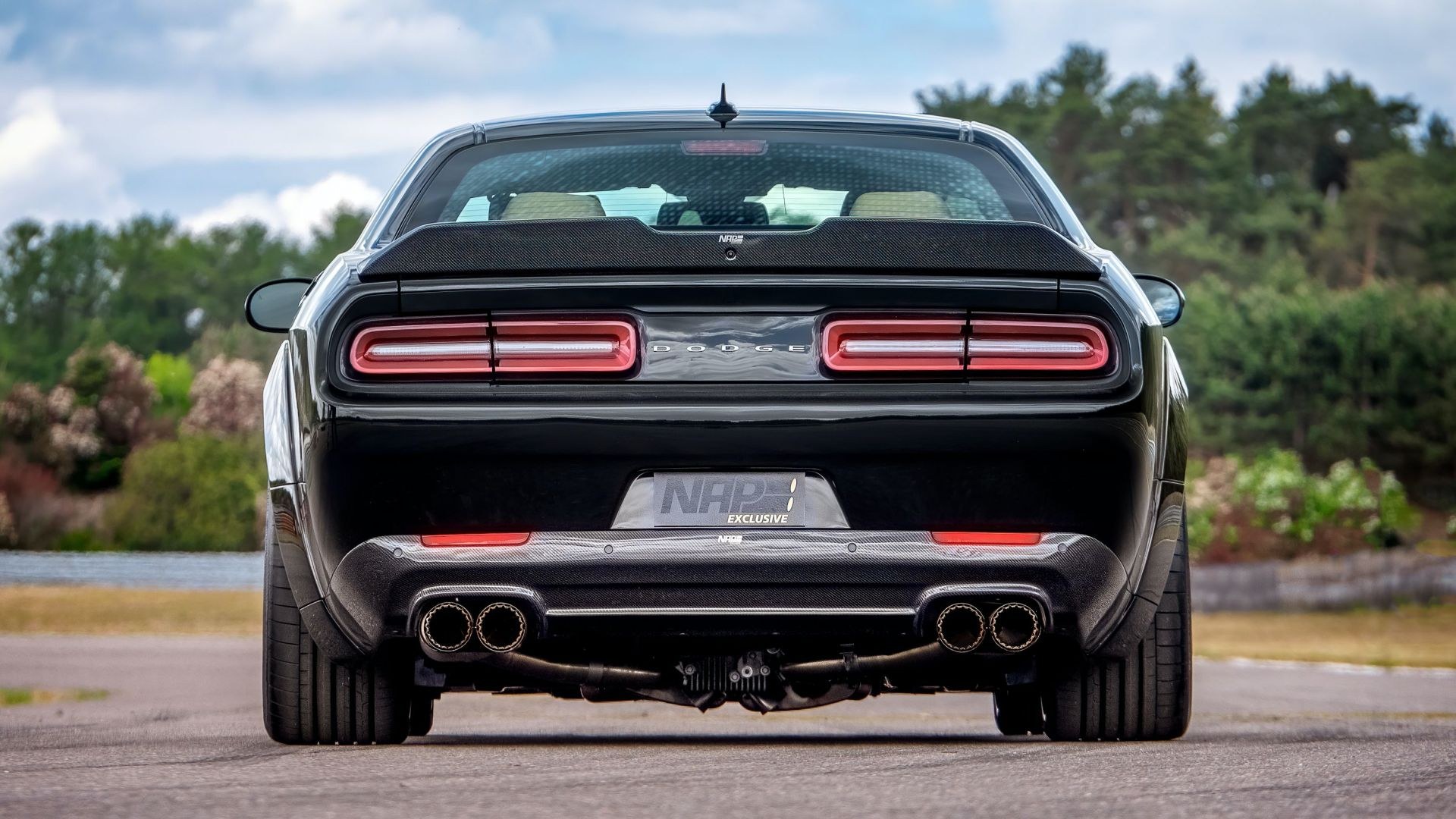 Hellcat dodge Challenger тюнингованный