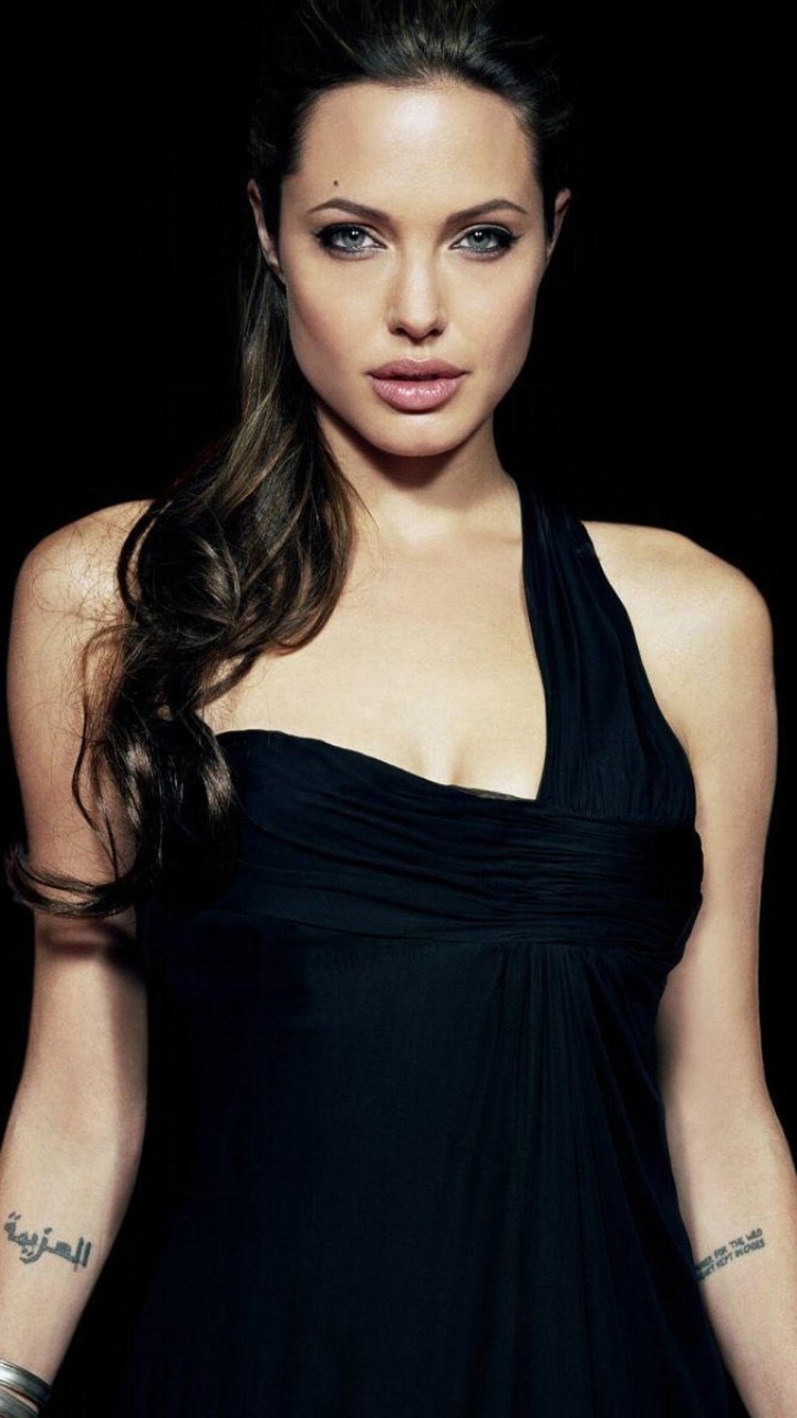 Анджелина Джоли